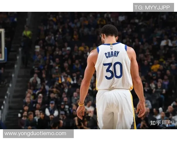 11月17日勇士对阵猛龙精彩比赛录像回顾与分析